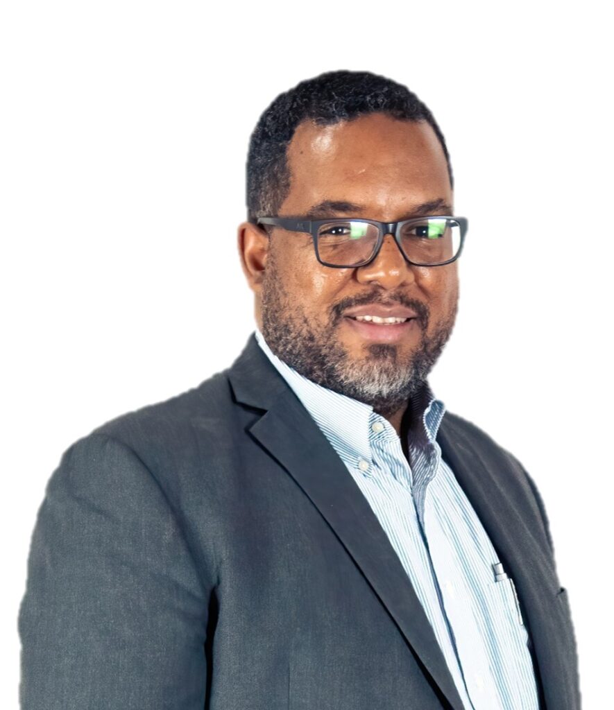 Victor Martir. 
Director del centro educativo Anibal Ponce.
P